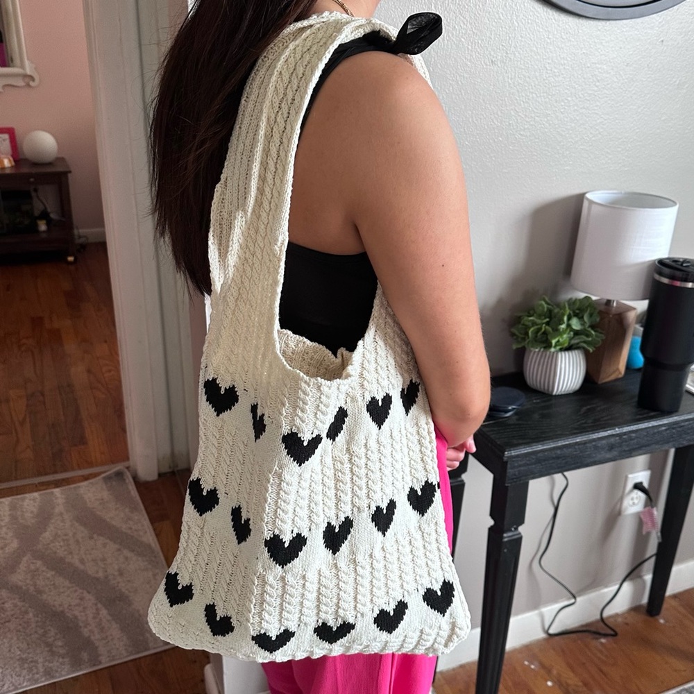 Crochet tote bag purse cream with black hearts NEW